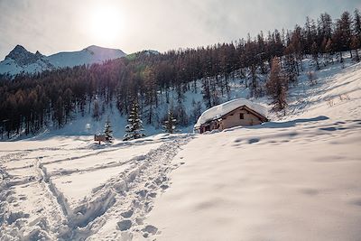 Chalet enneigé - France