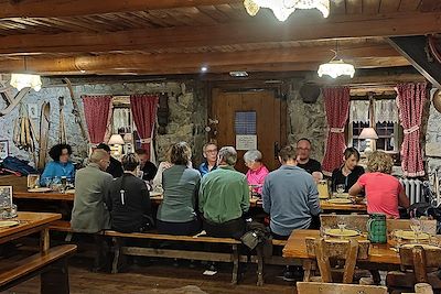 Fondue savoyarde en chalet d'alpage - France