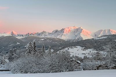 Vue sur le Mont-Blanc depuis le village de Combloux - Haute-Savoie - France