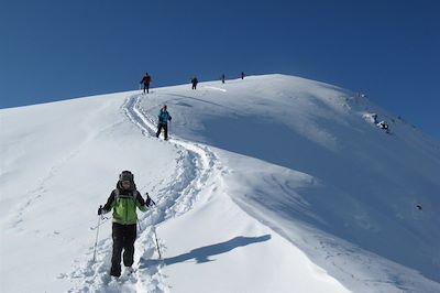 Raquette dans le Massif des Ecrins près de Nevache - France