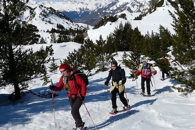 Randonnée raquette dans les Pyrénées - France