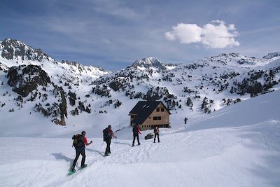 Randonnée raquette dans les Pyrénées - France