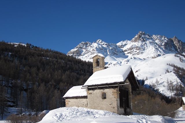 Voyage De Saint-Véran à Névache en raquettes