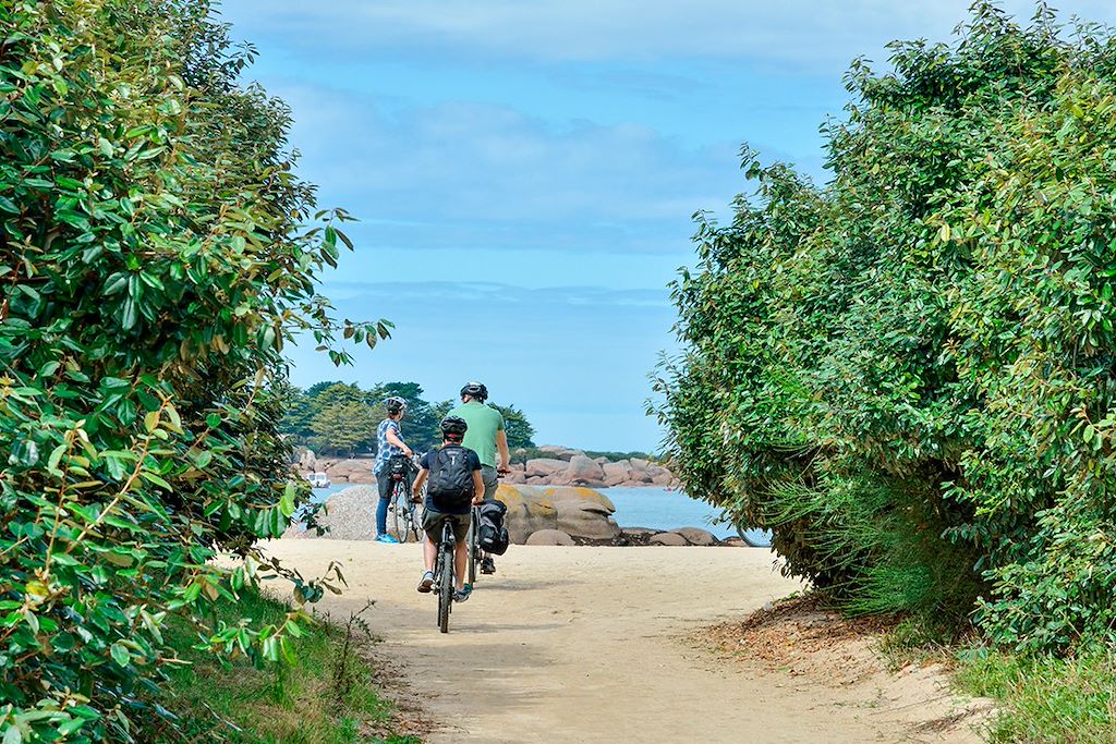 Image Côte de Granit Rose à vélo - île de Bréhat à vélo - Eurovélo 4