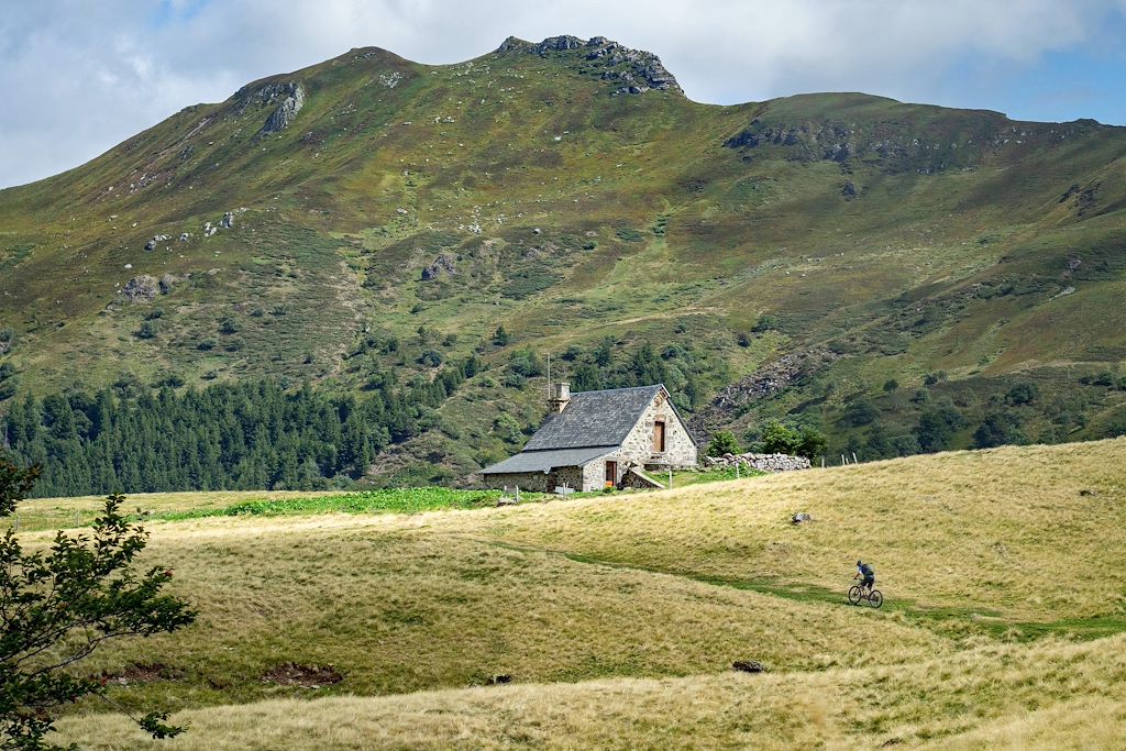 Image Les Monts du Cantal en Gravel - Le Cantal à vélo - Traversée du Massif central à vélo