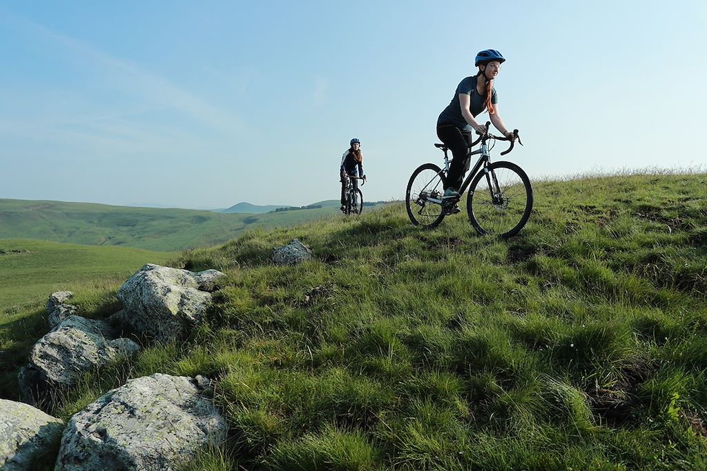 Image Les Monts du Cantal en Gravel - Le Cantal à vélo - Traversée du Massif central à vélo
