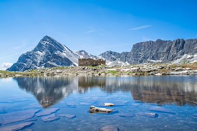 © alessandrogiam / Adobe Stock - Lac de montagne - Alpes du sud Lac de montagne - Alpes du sud