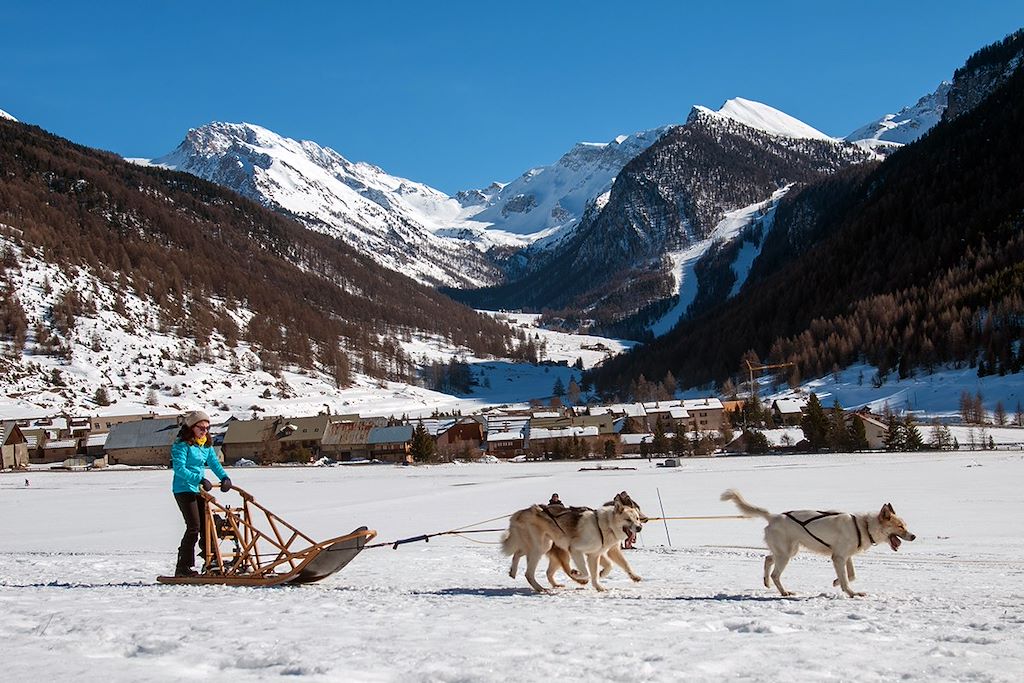 Image Raquettes, Ski de fond, Ski nordique et Chien de traineaux dans le Queyras