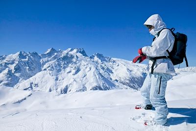 © MONTICO Lionel / Hemis.fr - Skieur au sommet du Pic Blanc du Galibier - Massif de la Meije - Hautes-Alpes - France Skieur au sommet du Pic Blanc du Galibier - Massif de la Meije - Hautes-Alpes - France