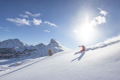© Thibaut Blais / Office de tourisme Serre Chevalier Vallée Briançon - Ski hors-piste Serre Chevalier - Briançonnais - Hautes-Alpes - France Ski hors-piste Serre Chevalier - Briançonnais - Hautes-Alpes - France