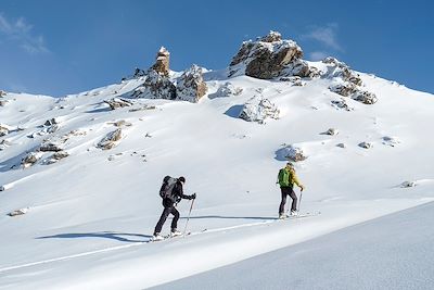 © MARTELET Christian / hemis.fr - Ski de randonnée en montant en direction du Pic de Château Renard - Queyras - Hautes-Alpes - France Ski de randonnée en montant en direction du Pic de Château Renard - Queyras - Hautes-Alpes - France