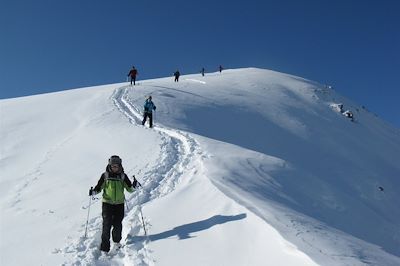 © Marc Laurans - Raquette dans le Massif des Ecrins près de Nevache - France Raquette dans le Massif des Ecrins près de Nevache - France