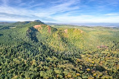 © CORMON Francis / hemis.fr - Puy de la Vache et Puy de Lassolas - Puy-de-Dôme - France Puy de la Vache et Puy de Lassolas - Puy-de-Dôme - France