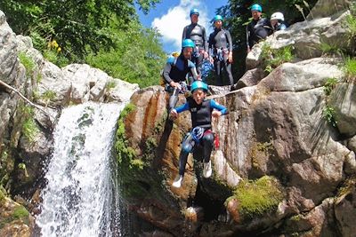 © Aurélien Luciani - Canyoning - Aventures et nature en Ardèche - France Canyoning - Aventures et nature en Ardèche - France