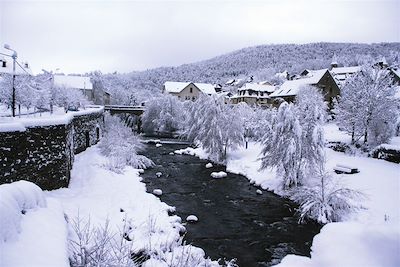 © Chemins Francis - Bagnols-les-Bains - Massif Central - France Bagnols-les-Bains - Massif Central - France