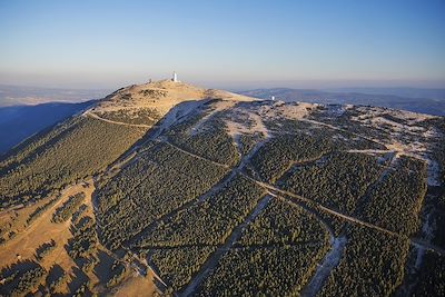 © VUANO Tristan / Hemis.fr - Vue aérienne du Mont Ventoux - Vaucluse - France Vue aérienne du Mont Ventoux - Vaucluse - France