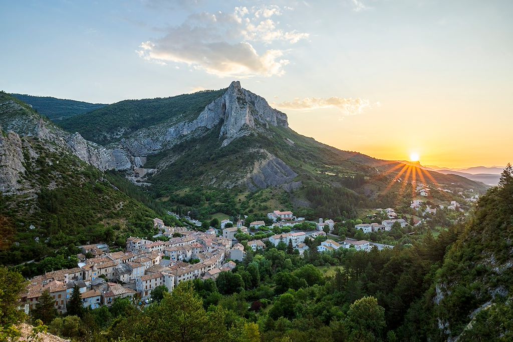 Image Rando en haute Provence - randonnée Baronnies provençales - sentier du Devoluy - les Pays du Buech