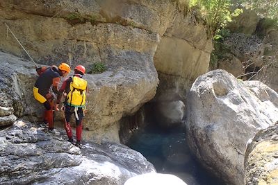 © Bureau des guides d'Embrun - Canyon du Fournel - Hautes-Alpes - France Canyon du Fournel - Hautes-Alpes - France