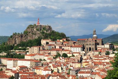 © P. Saint-Jean - Le-Puy-en-Velay - France Le-Puy-en-Velay - France