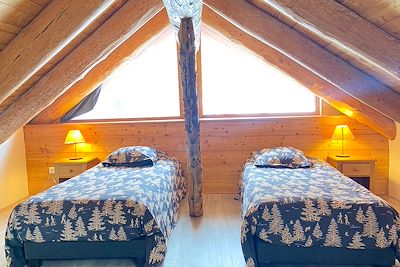 © Aurélien Luciani - Chambre lits jumeaux - Votre hébergement à Cervières - Hautes-Alpes - France Chambre lits jumeaux - Votre hébergement à Cervières - Hautes-Alpes - France