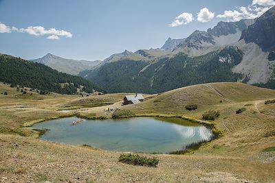 © Lina Taravella / Adobe Stock - Lac - Cervières  - France Lac - Cervières  - France