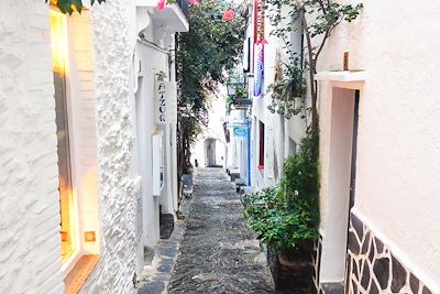 © Maël Moisan - Rue de Cadaquès - Espagne Rue de Cadaquès - Espagne