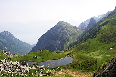 © Hubert Courtial - Lac de Neuteu - Au pays du Léman - Chablais - Haute-Savoie - Alpes - France Lac de Neuteu - Au pays du Léman - Chablais - Haute-Savoie - Alpes - France