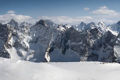 © Westend61 / Getty Images - Les Deux Alpes vue du massif de La Grave - France Les Deux Alpes vue du massif de La Grave - France