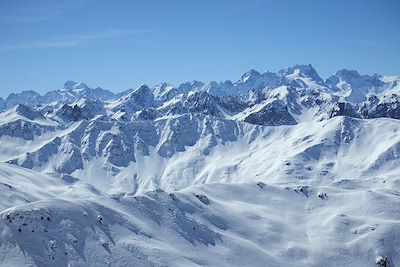 © Richard DAMORET/REA - Les Ecrins et la Meije au loin - France Les Ecrins et la Meije au loin - France