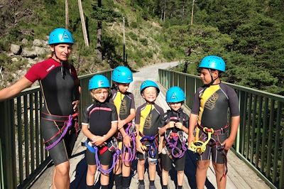 En route pour le riviering dans le torrent de montagne des Eaux Chaudes