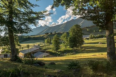 © jeanmichel deborde / Adobe Stock - Vue sur le Dévoluy - Hautes alpes France  Vue sur le Dévoluy - Hautes alpes France