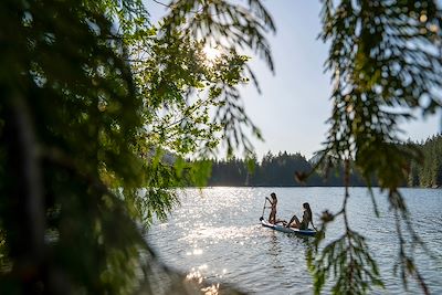 © AscentXmedia / Getty Images - Paddle  Paddle