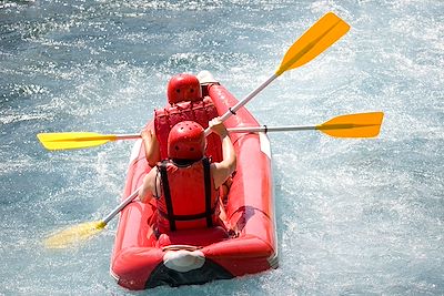 © ozgurdonmaz / Getty Images - Canoë-Raft  Canoë-Raft