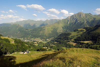 © GUIZIOU Franck / hemis.fr - Le val d'Azun - Parc national des Pyrénées - France Le val d'Azun - Parc national des Pyrénées - France