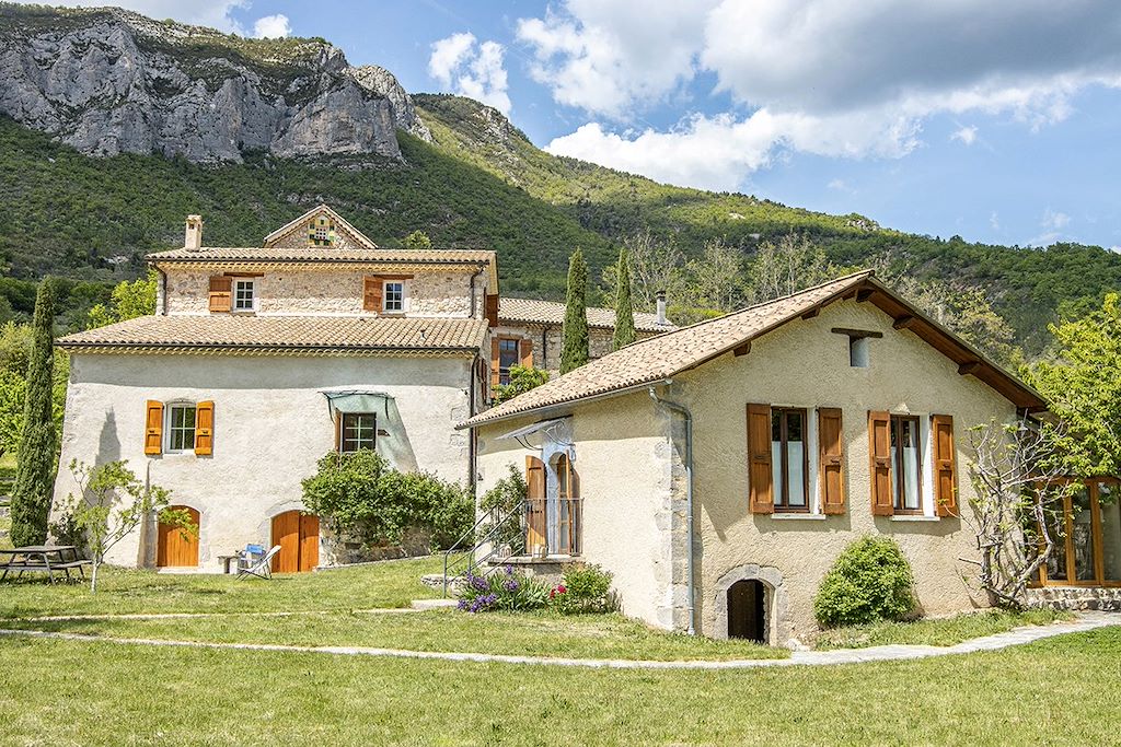 Image camps famille Provence - randonnée - multi-activités