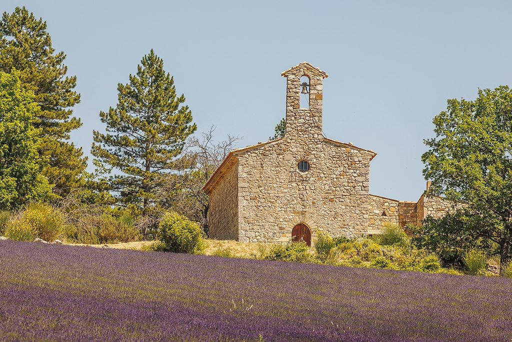 Image camps famille Provence - randonnée - multi-activités