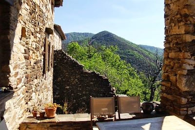 © Frederic Pinna - Village dans le piémont ardéchois - France Village dans le piémont ardéchois - France