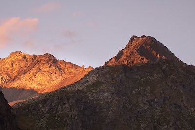 © Yves / Adobe Stock - Coucher de soleil sur la Vanoise - Savoie - France Coucher de soleil sur la Vanoise - Savoie - France