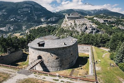 © www.TristanShu.com/Auvergne-Rhône-Alpes Tourisme - Forts de la barrière de l'Esseillon - Aussois - Maurienne - Savoie - France Forts de la barrière de l'Esseillon - Aussois - Maurienne - Savoie - France