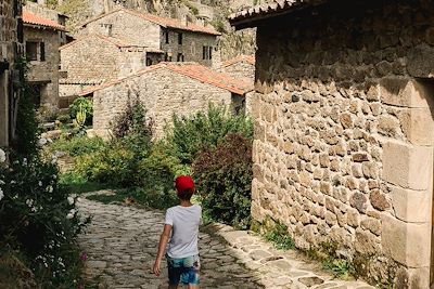 Enfant - Village d'Auvergne - France