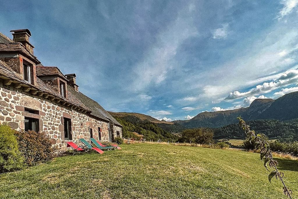 Image camp famille Puy Mary - randonnée Massif central - multi-activités Cantal