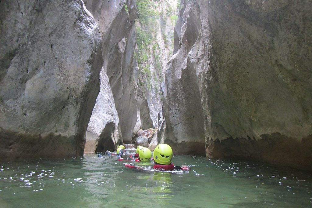 Image Randonnée famille - Randonnée Pyrénées orientales - Canyoning