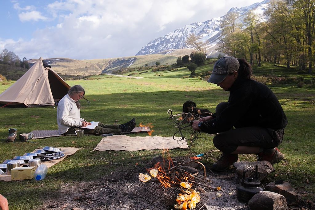 Image Randonnée famille - Randonnée Pyrénées - Randonnée ânes
