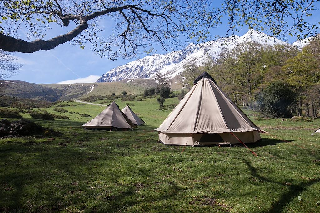 Image Randonnée famille - Randonnée Pyrénées - Randonnée ânes
