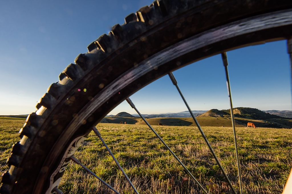 Image Auvergne à vélo - Les Monts du Cantal en gravel - Chaine des Puys à vélo