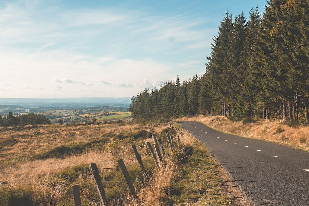 Image Auvergne à vélo - Les Monts du Cantal en gravel - Chaine des Puys à vélo