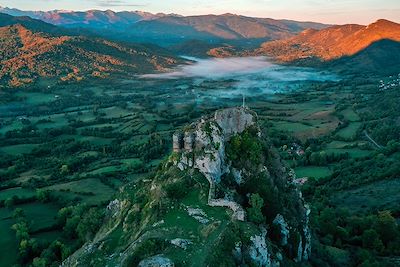 Château cathare au lever du soleil - Roquefixade - Ariège - Occitanie - France