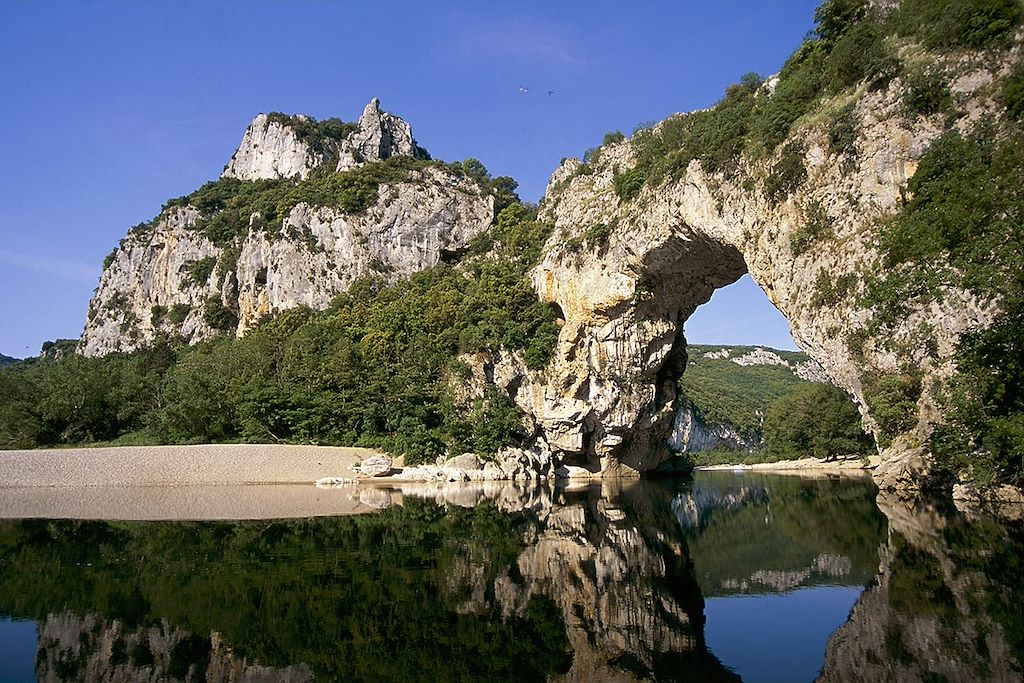 Image Randonnée avec un âne - Rando Ardèche - Gorges de l'Ardèche