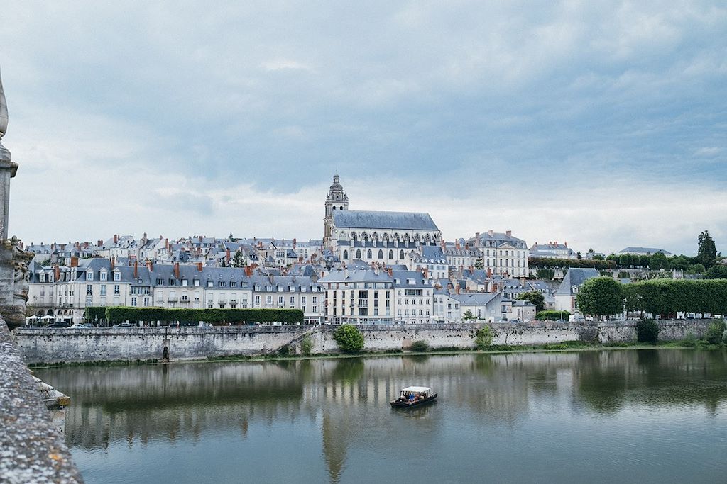 Image Château de Chambord à vélo - Itinérance à vélo au pays des châteaux - La Loire à vélo