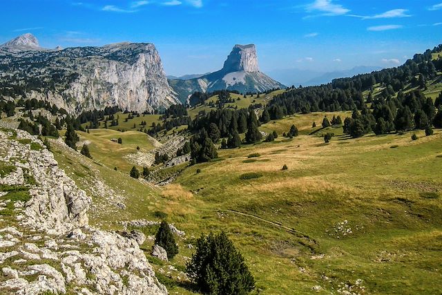 Voyage Mont Aiguille et falaises du Vercors